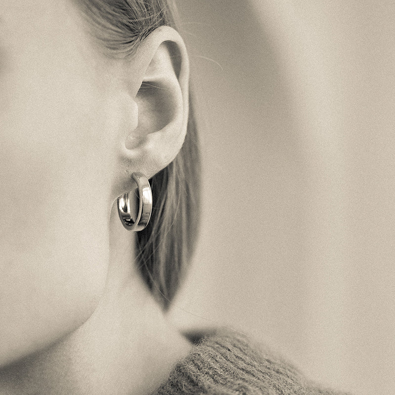 ワンタッチ フープ ピアス / ONE-TOUCH HOOP EARRINGS