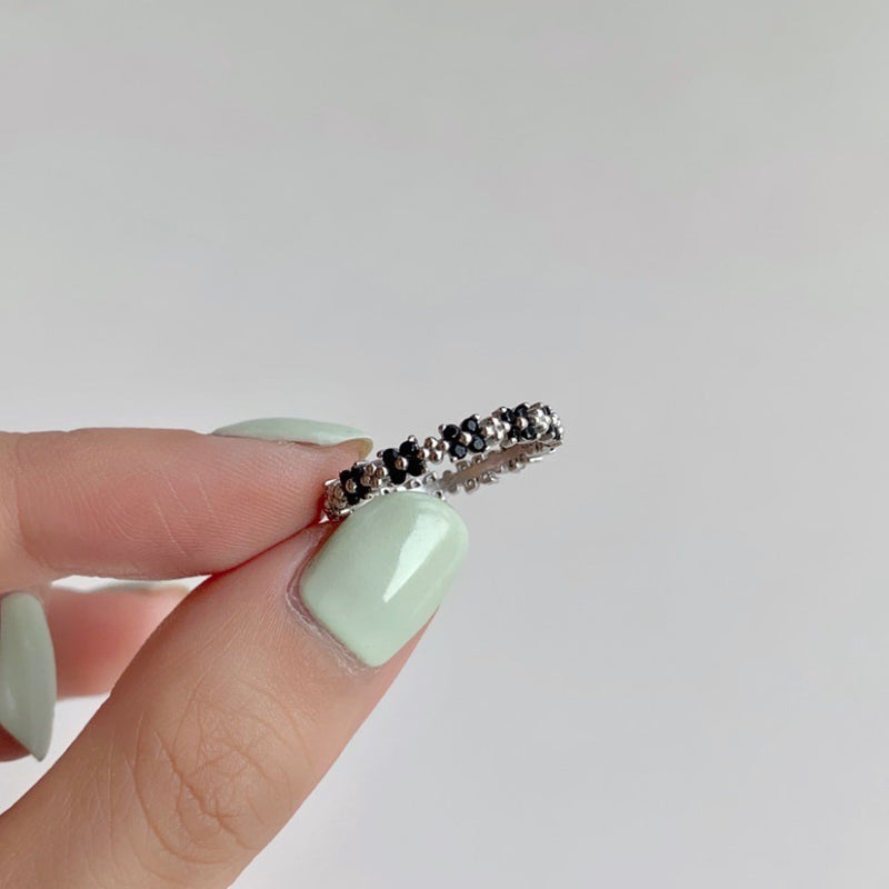 Black and White Flower Ring (Sterling Silver)