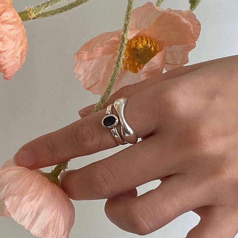 Oval onyx ring
