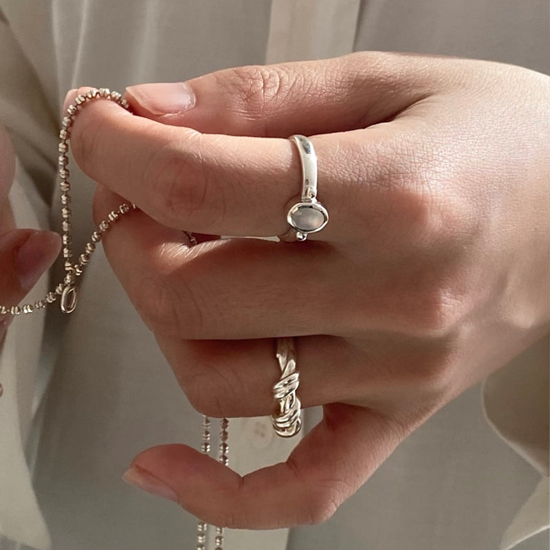 Oval pearl ring