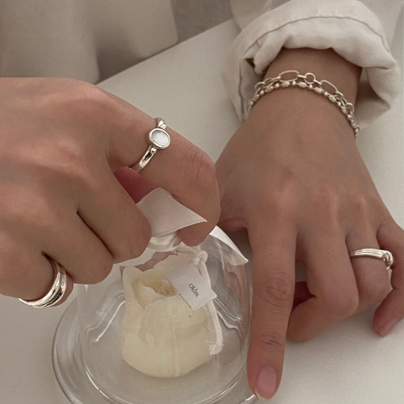 Oval pearl ring