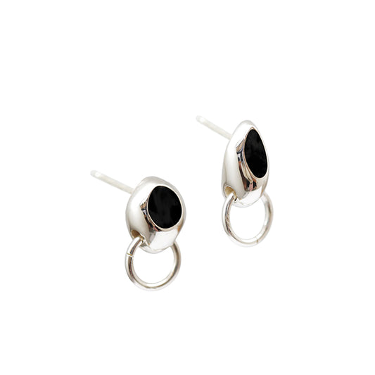 NOIR シルバー ジェムストーン ピアス：オニキス / NOIR SILVER GEMSTONE EARRINGS - ONYX