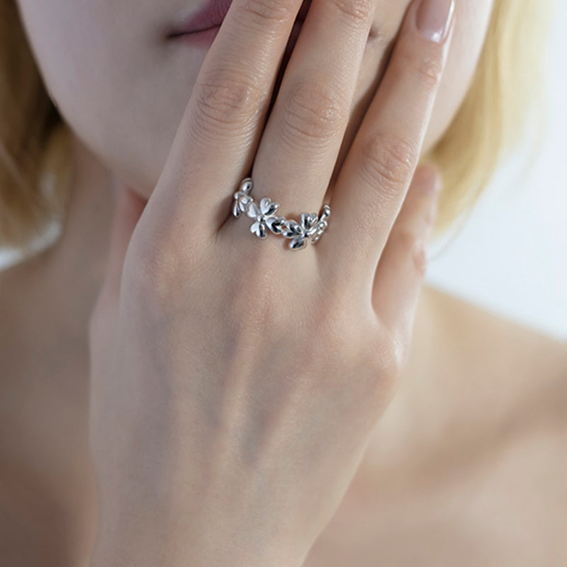 (IVE REI wearing) MELTED HEART RING