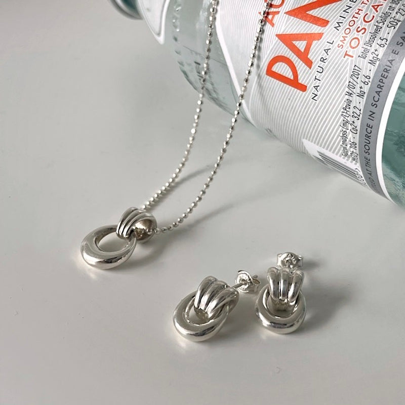 Retro hoop necklace