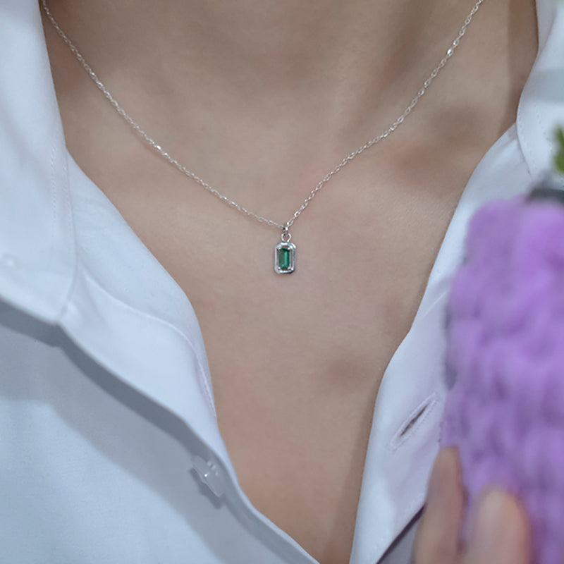 FLOATING STONE PENDANT