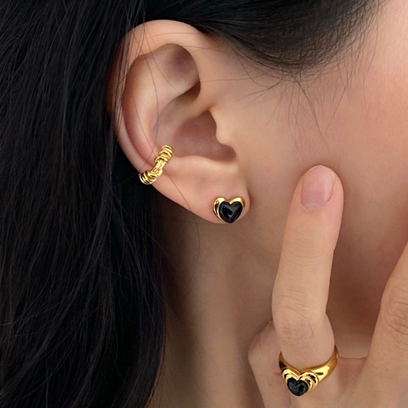 Baby heart earring (onyx)