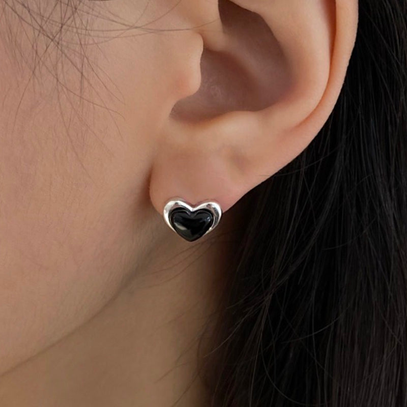 Baby heart earring (onyx)