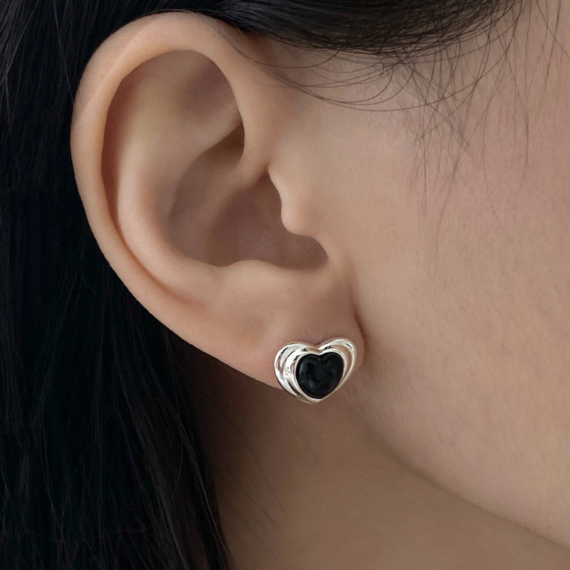 Volume baby heart onyx earrings