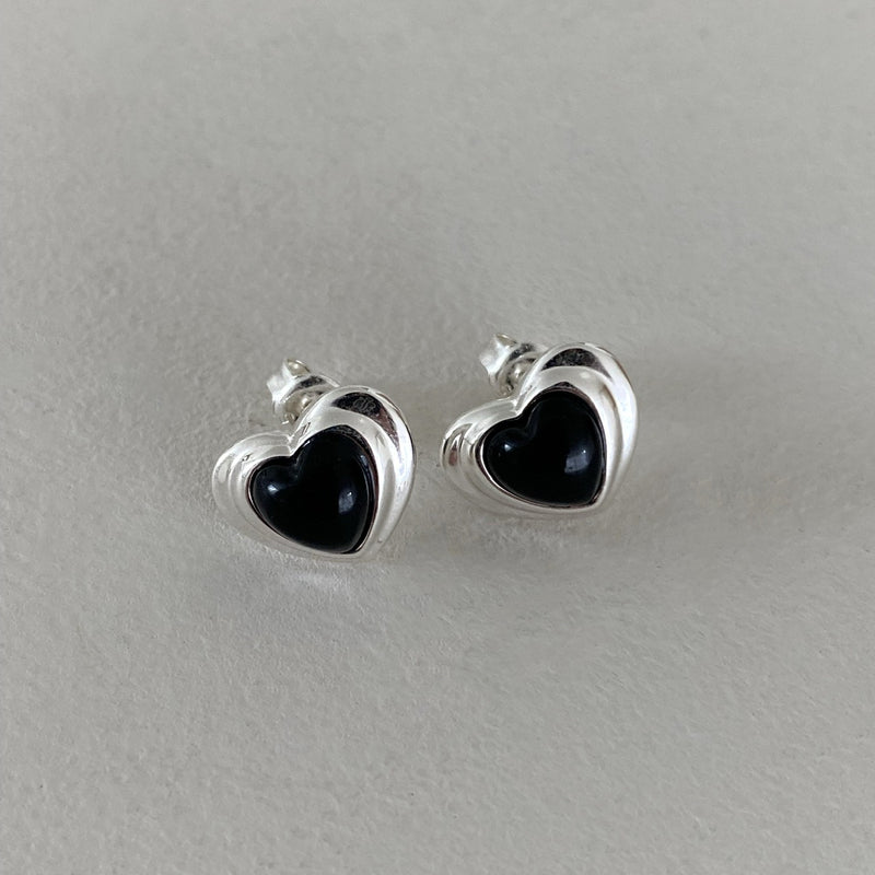 Volume baby heart onyx earrings