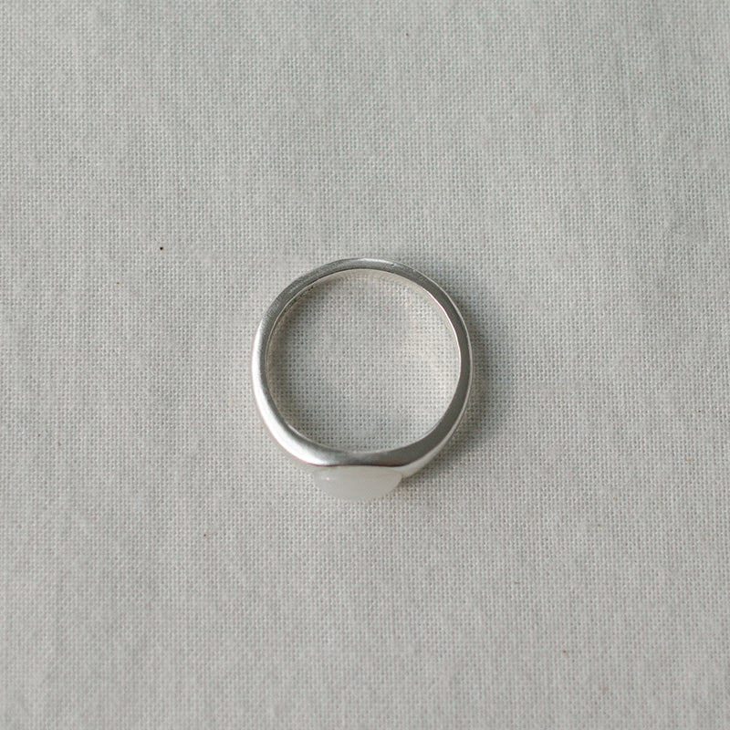 Uovo ring _ white gemstone (white moonstone)