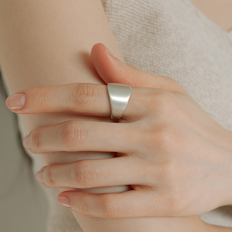 Elegante matte ring