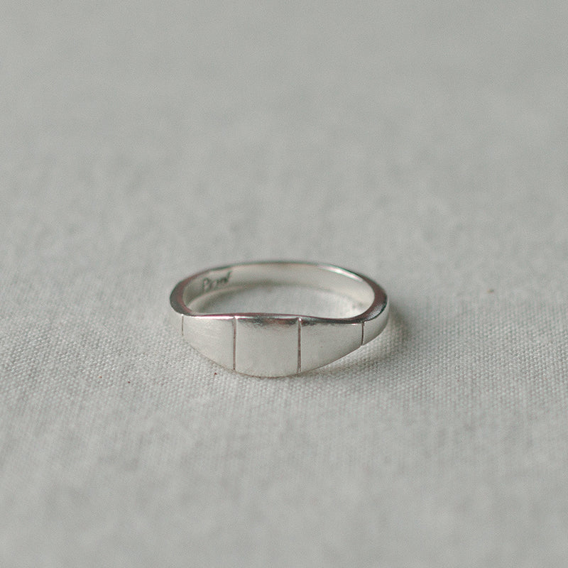 Square line ring