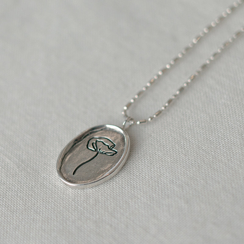 Frame poppy necklace