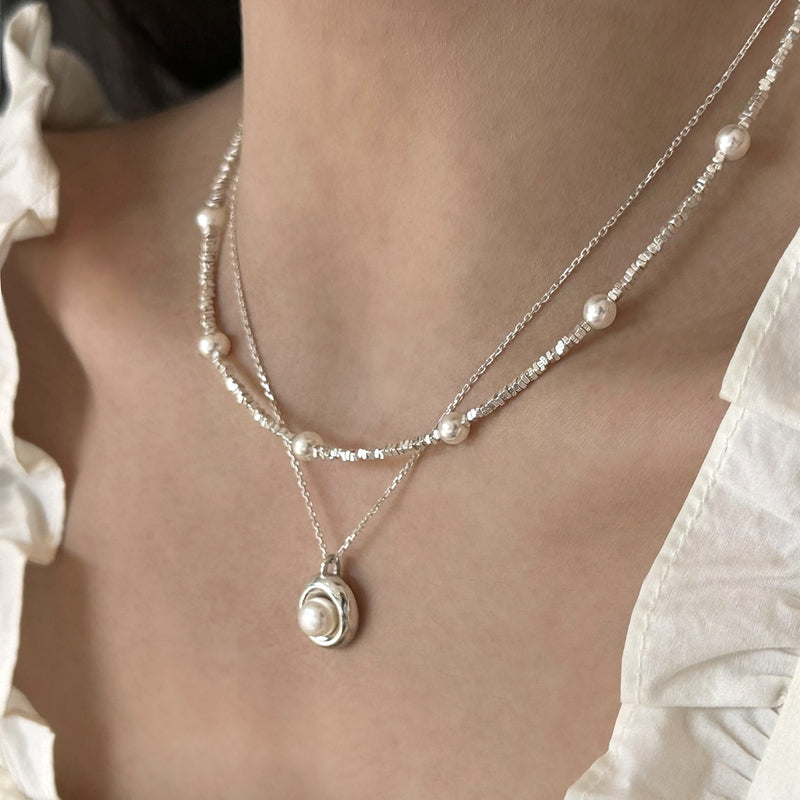 Salty pearl necklace