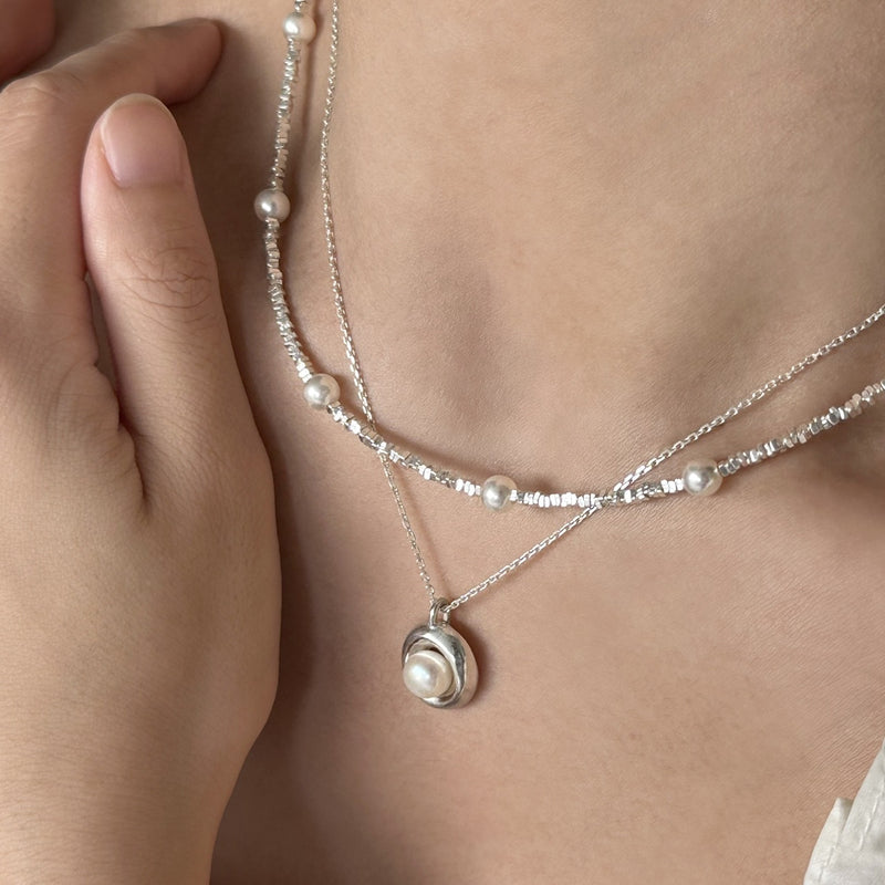 Salty pearl necklace