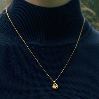 【予約配送 12/13~】アボキャット ネックレス：ゴールド / AVOCAT NECKLACE (GOLD)