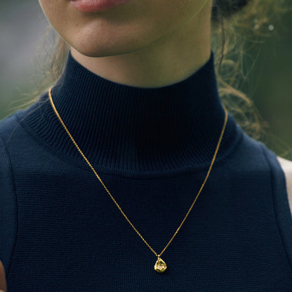 【予約配送 12/13~】アボキャット ネックレス：ゴールド / AVOCAT NECKLACE (GOLD)