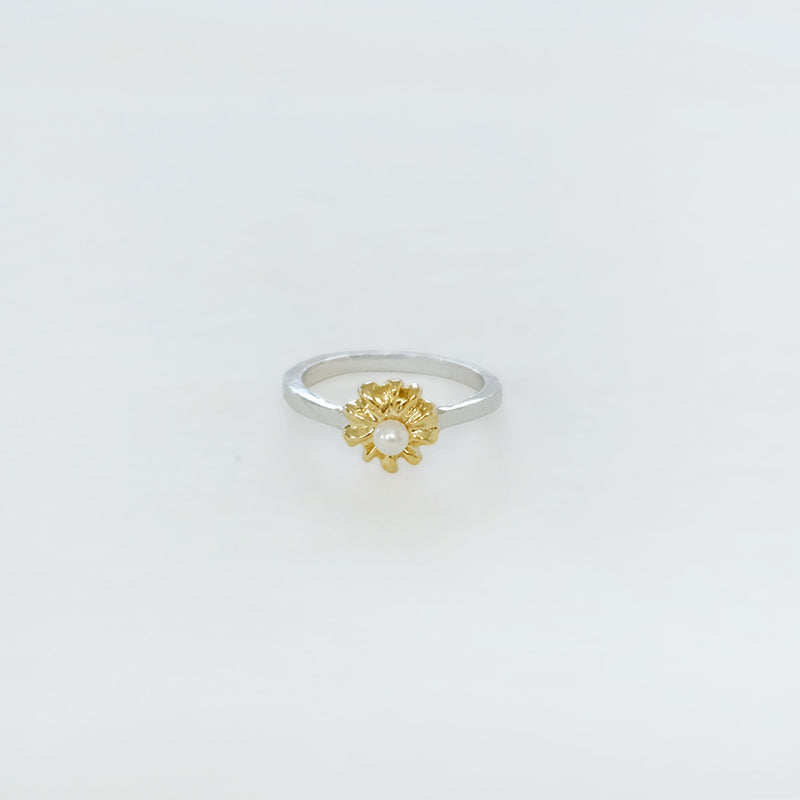 Pearl daisy ring