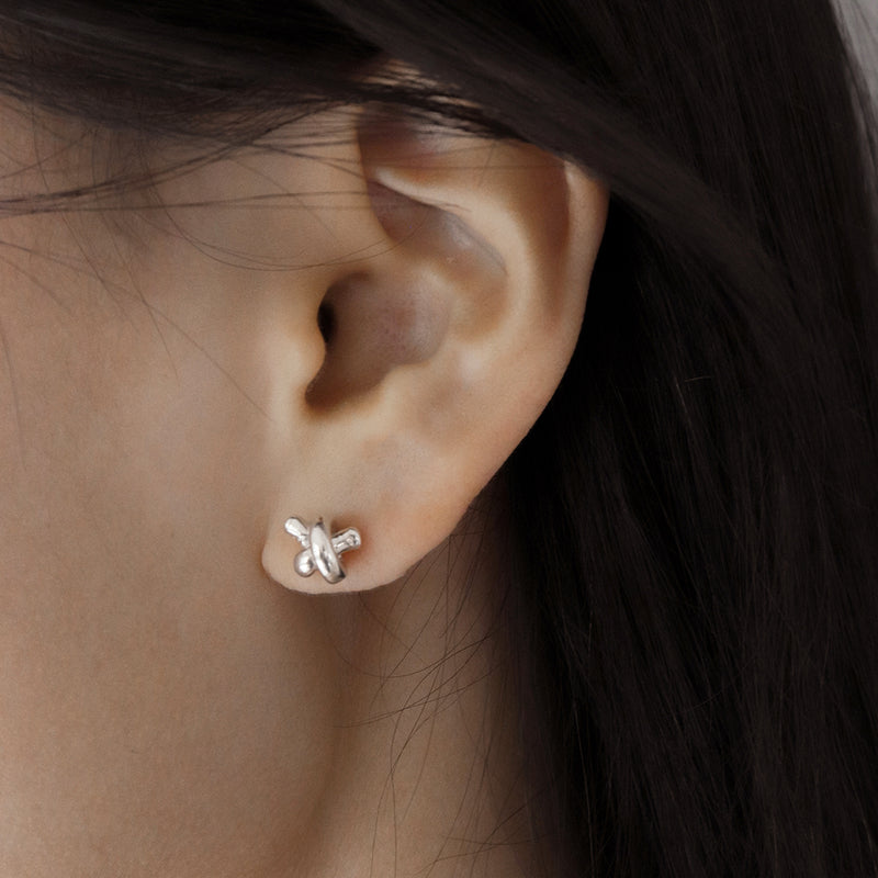 ミニ ノット ピアス / mini knot earring
