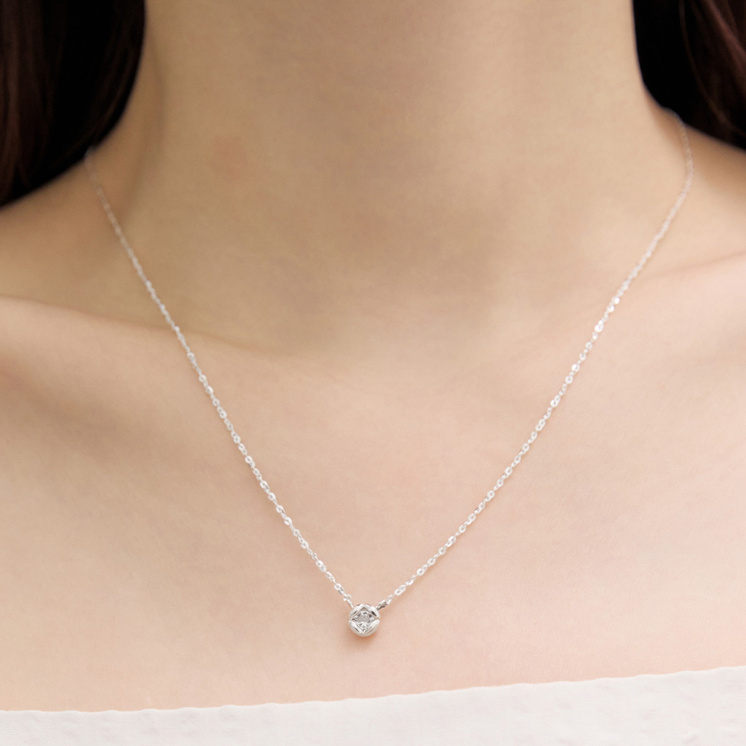 シルバーブルームストーンウィアモンズネックレス / Silver Bloom Stone Necklace