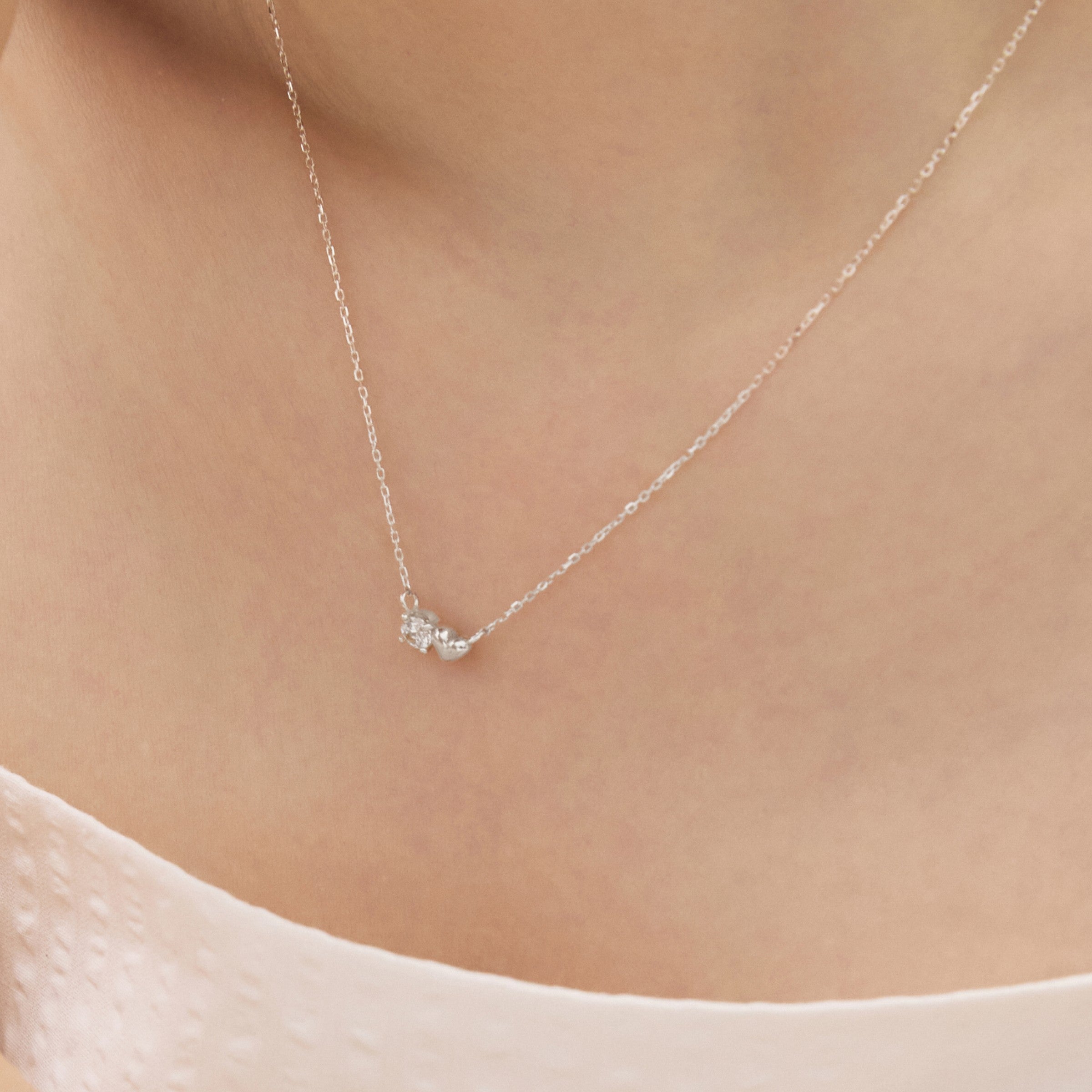 シルバーグリッターハートウィアモンズネックレス / Silver Glitter Heart Necklace