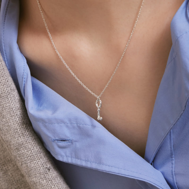 シルバー ホワイト キー ペンダント ネックレス / Silver White Key Pendant Necklace