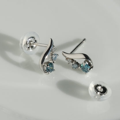 アイスブルー ダイヤ カーブ ピアス / Ice Blue Diamond Curve Earrings