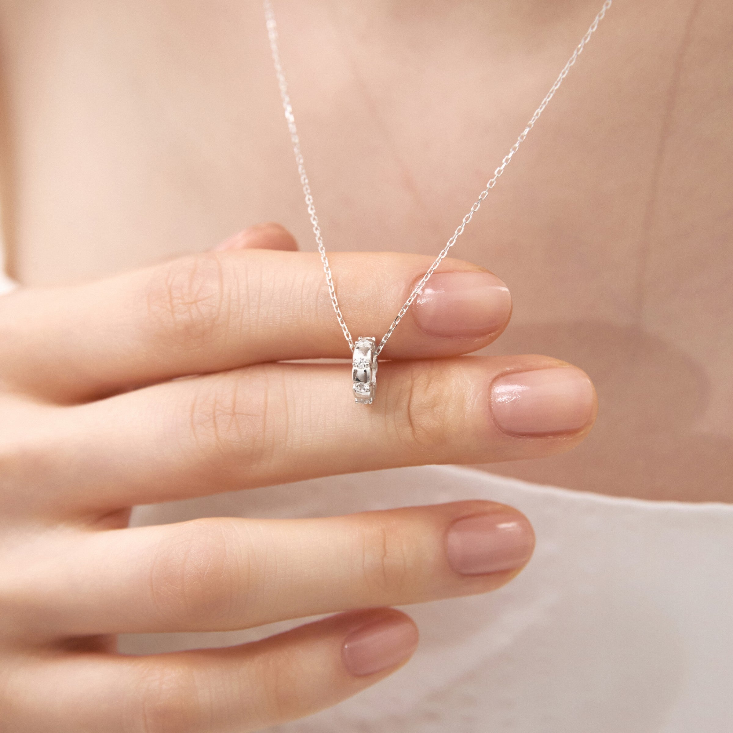 シルバ ホワイトスト?ンリングペンダントウィアモンズネックレス / Silver White Stone Ring Pendant Necklace