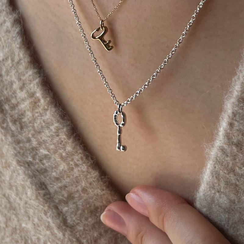 シルバー ホワイト キー ペンダント ネックレス / Silver White Key Pendant Necklace | アモンズ – amondz