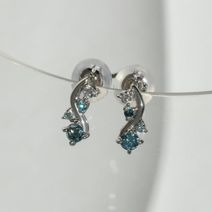 アイスブルー ダイヤ スワール ピアス / Ice Blue Diamond Swirl Earrings