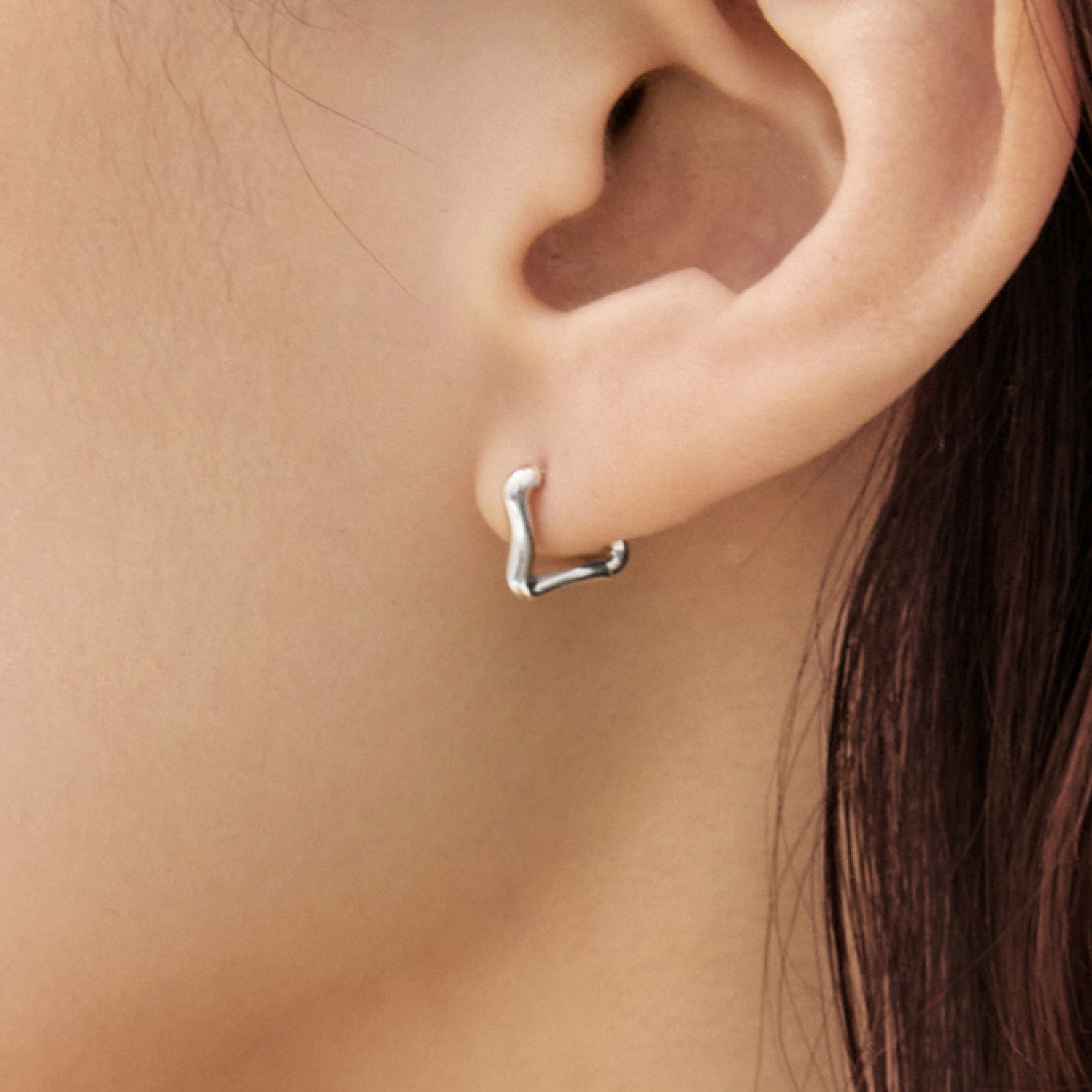 シルバーメルテッドフレームウィアモンズワンタッチイヤリング / SIilver Melted Frame One-Touch Earrings