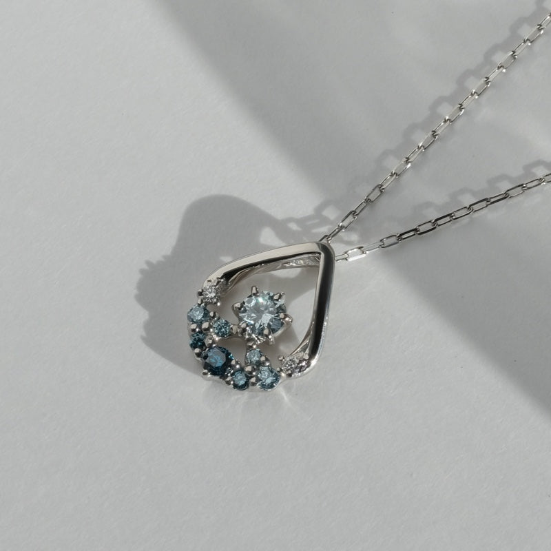 アイスブルー ダイヤ しずく ポイント ネックレス / Ice Blue Diamond Waterdrop Point Necklace