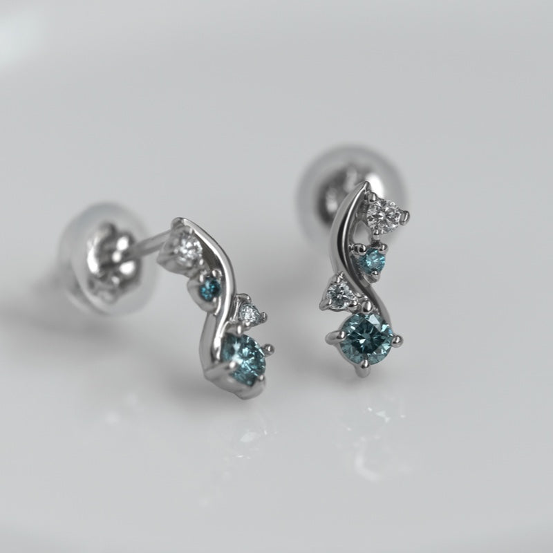 アイスブルー ダイヤ スワール ピアス / Ice Blue Diamond Swirl Earrings