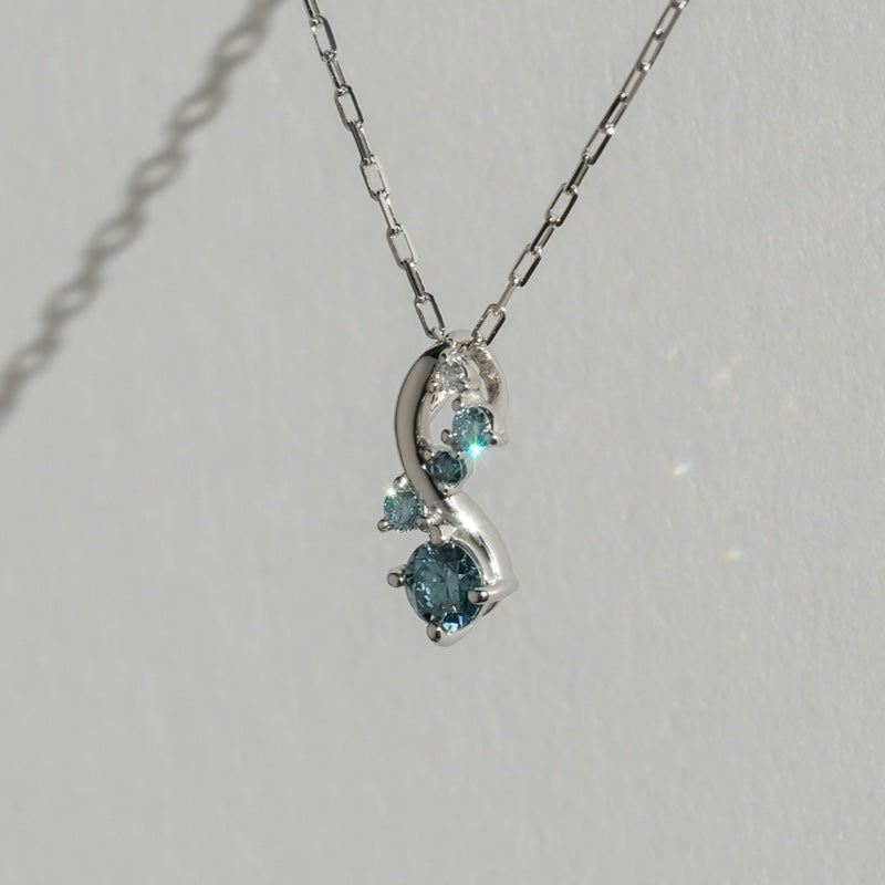 アイスブルー ダイヤ スワール ネックレス / Ice Blue Diamond Swirl Necklace