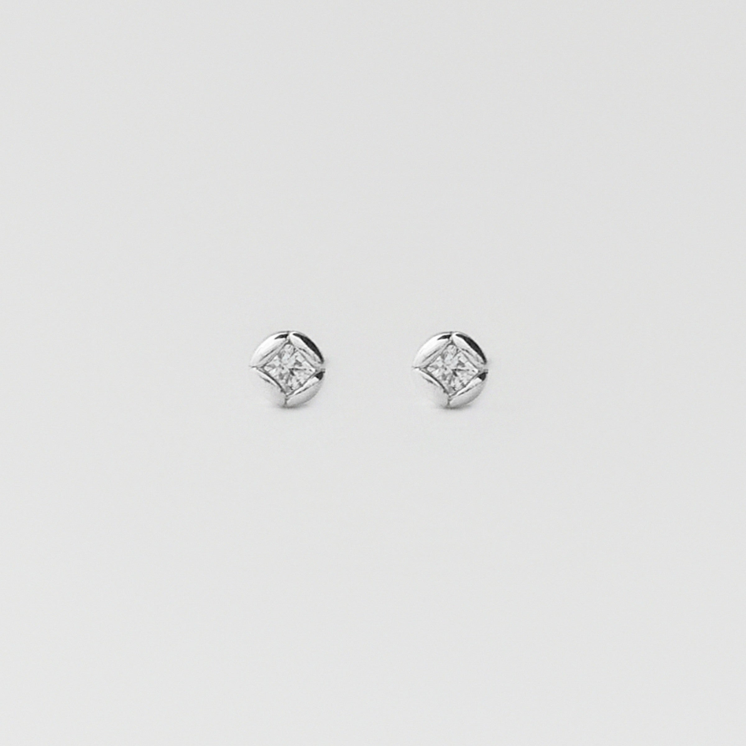 シルバーブルームストーンウィアモンズイヤリング / Silver Bloom Stone Earrings
