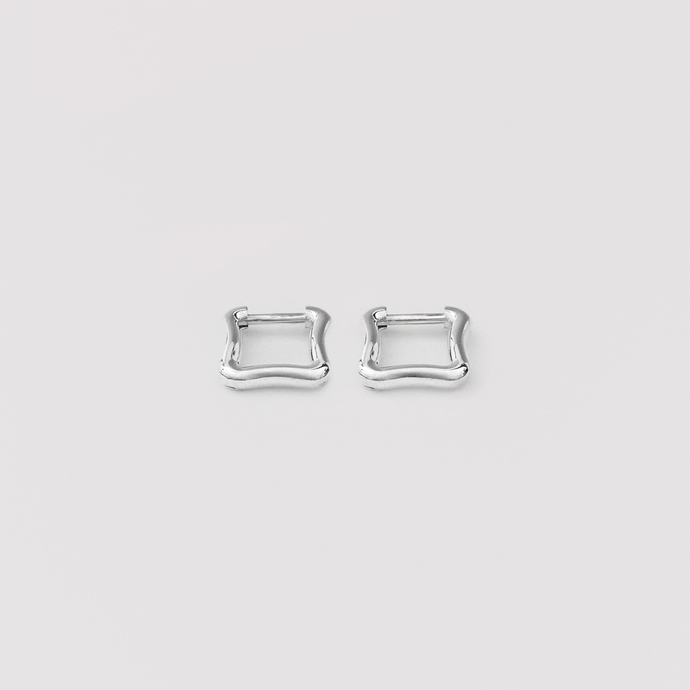 シルバーメルテッドフレームウィアモンズワンタッチイヤリング / SIilver Melted Frame One-Touch Earrings