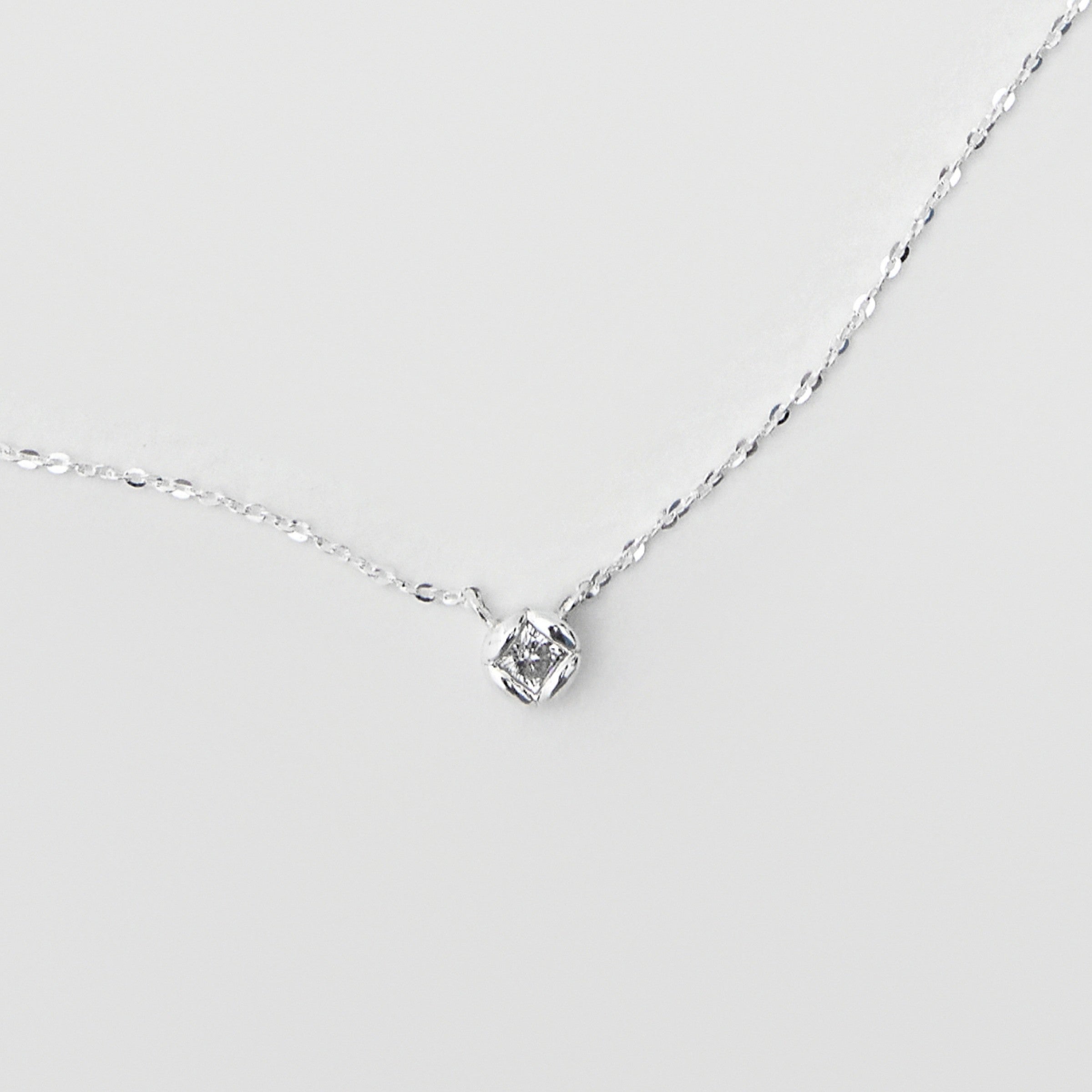 シルバーブルームストーンウィアモンズネックレス / Silver Bloom Stone Necklace