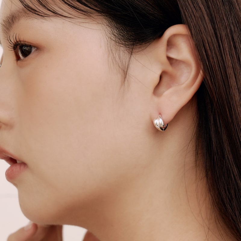 シルバー メルティング ワンタッチ ピアス / Silver Melting Volume One Touch Earrings