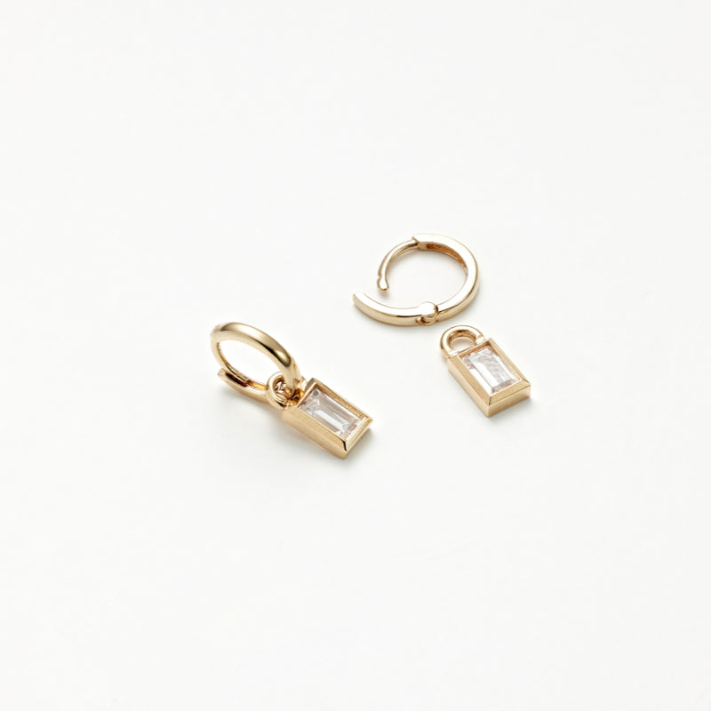 K14 エッジ スクエア バゲット ストーン チャーム ピアス / 14K Edge Square Baguette Stone Charm  Earrings