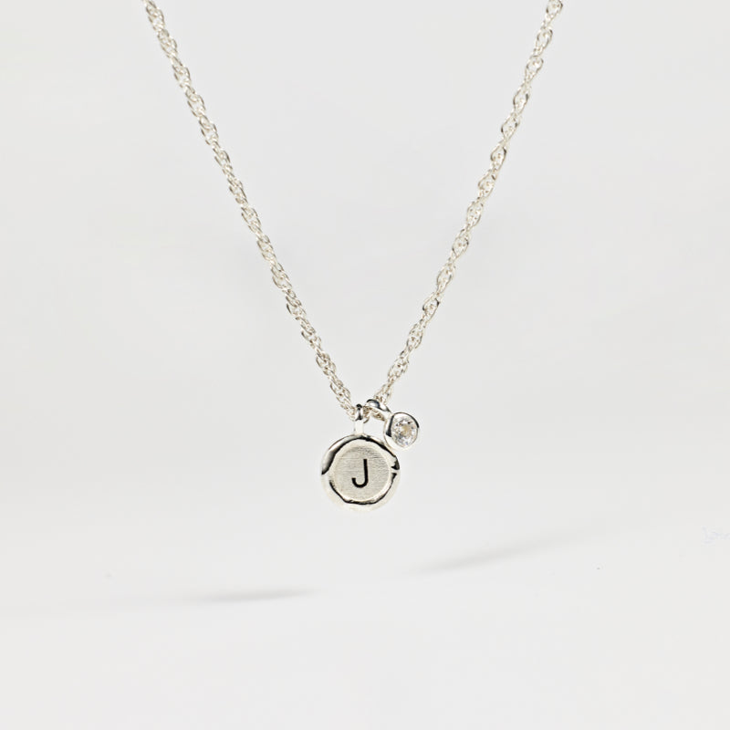 シルバー ラウンド ミニ ストーン イニシャル ネックレス / Silver Round Mini Stone Initial Necklace