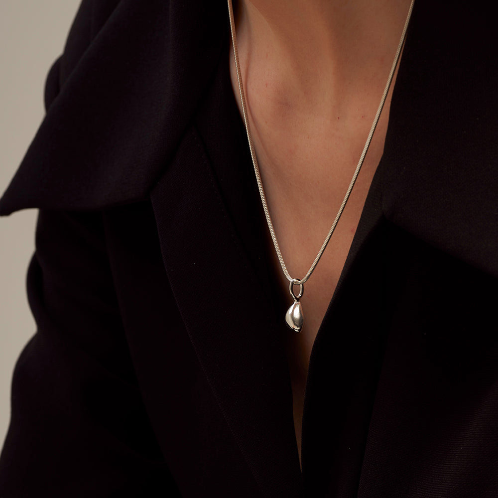 ラブ ペンダント ネックレス：ラージ / Love Pendant Necklace - Large