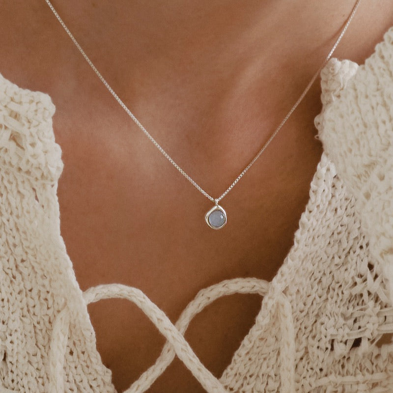 シルバー ブルー クォーツ ヒーリング ストーン ネックレス / Silver Blue Quartz Healing Stone Necklace