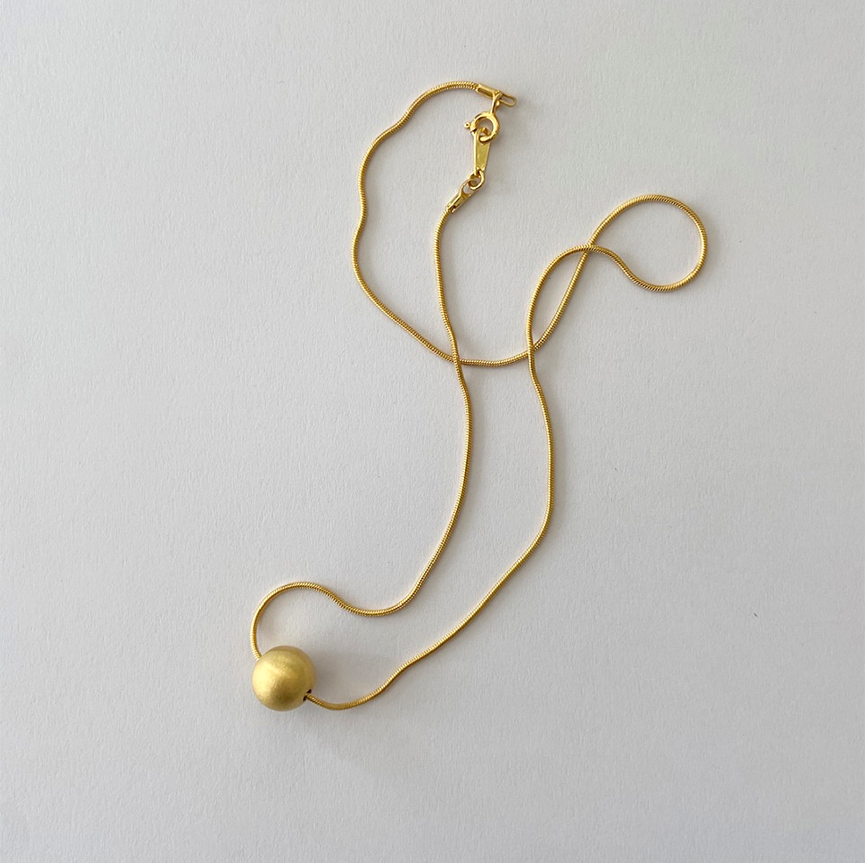 ボール スネーク ネックレス (マット ゴールド ボール) / Ball Snake Necklace (Matt Gold Ball)