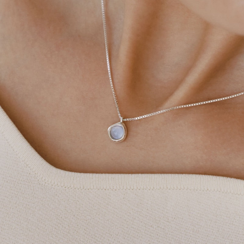 シルバー ブルー クォーツ ヒーリング ストーン ネックレス / Silver Blue Quartz Healing Stone Necklace